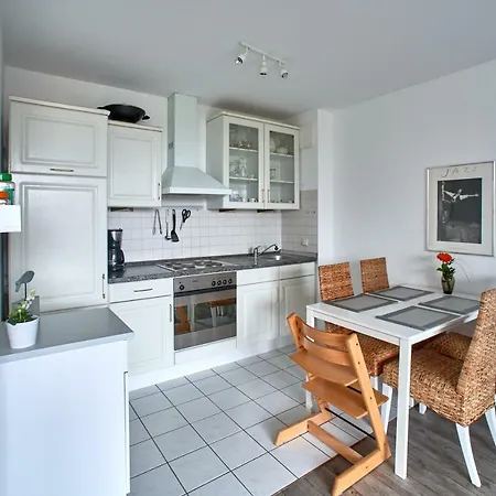 Bootsteg Moba-travel * Priwall